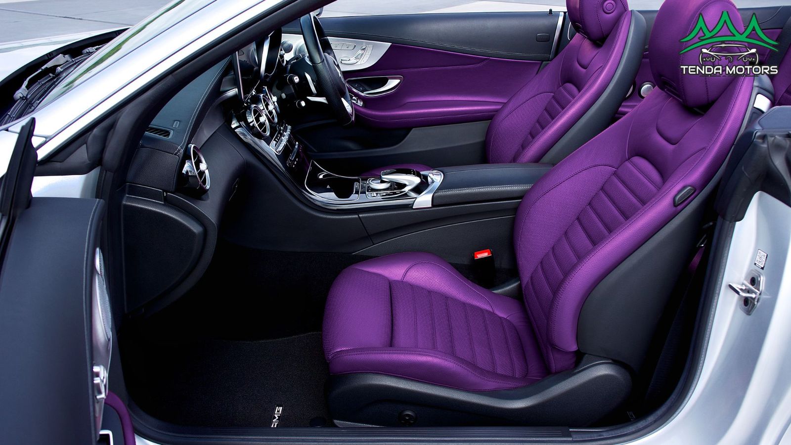 Interior de carro impecável após estética